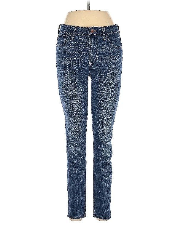 Mid-Rise Skinny Jeans in Medium Wash