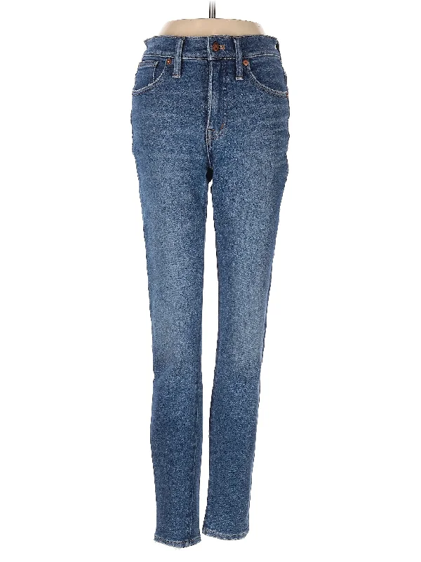 Mid-Rise Straight-leg Jeans in Medium Wash