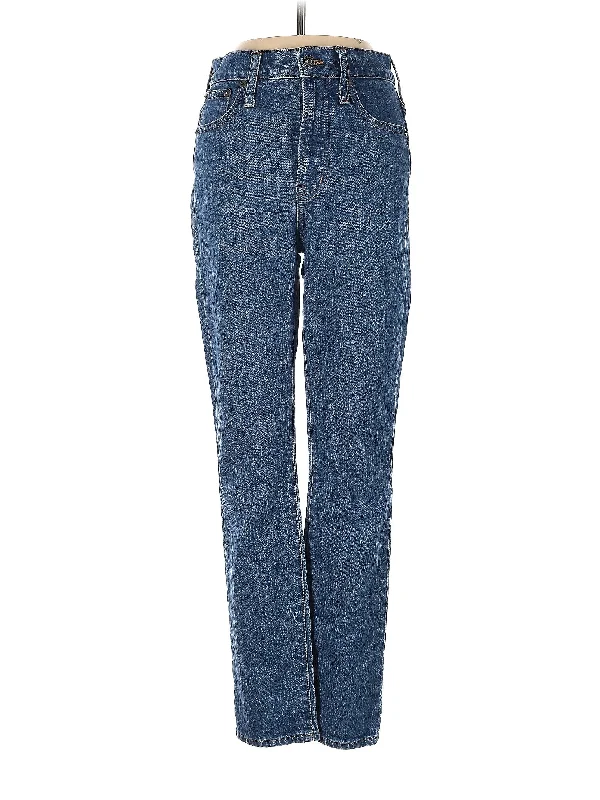 Mid-Rise Straight-leg Jeans in Medium Wash