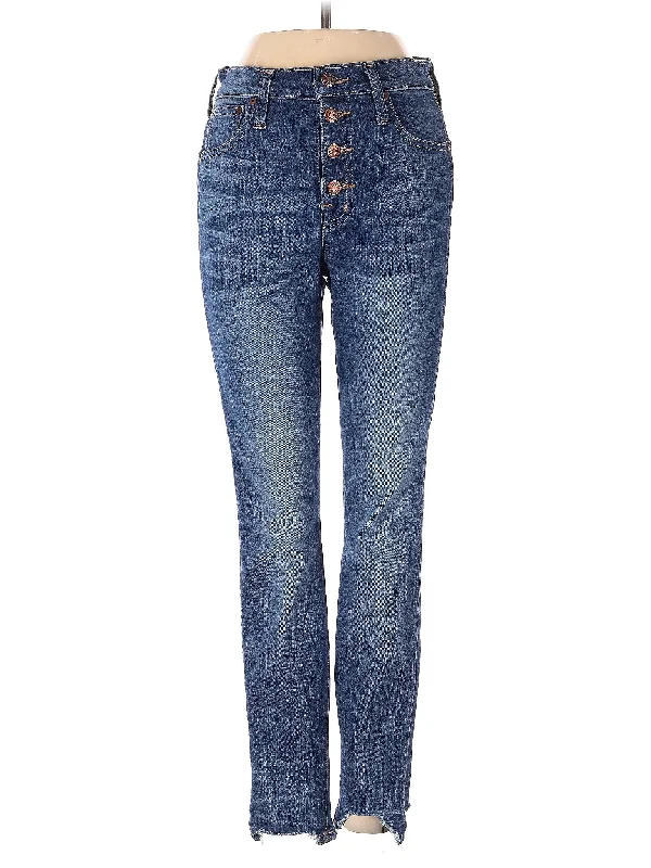 Mid-Rise Straight-leg Jeans in Medium Wash